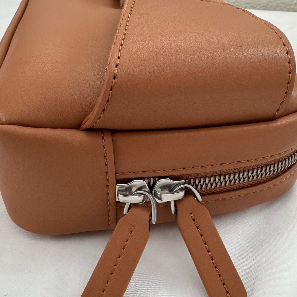 Nex Voyager Crossbody - Picture 5 of 9
